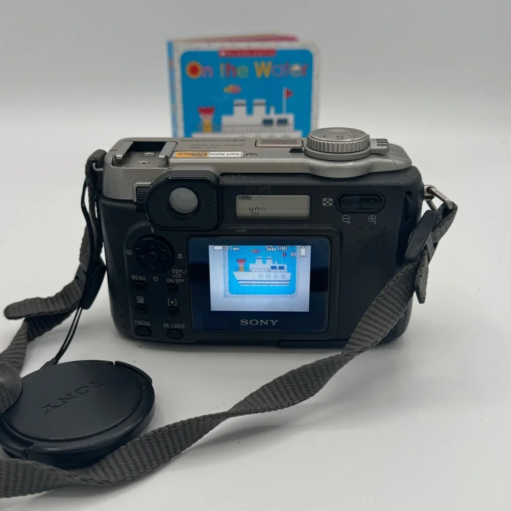 Sony Cyber-shot DSC-S75 3.3MP Digital Camera Carl Zeiss Lens Silver Tested Works